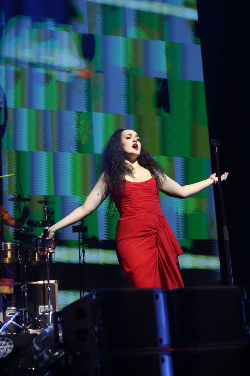 Фото «В Питере — пить, а в Новосибирске — плясать!»: Шнуров и «Ленинград» выступают на сцене «Сибирь-Арены». ОНЛАЙН 8